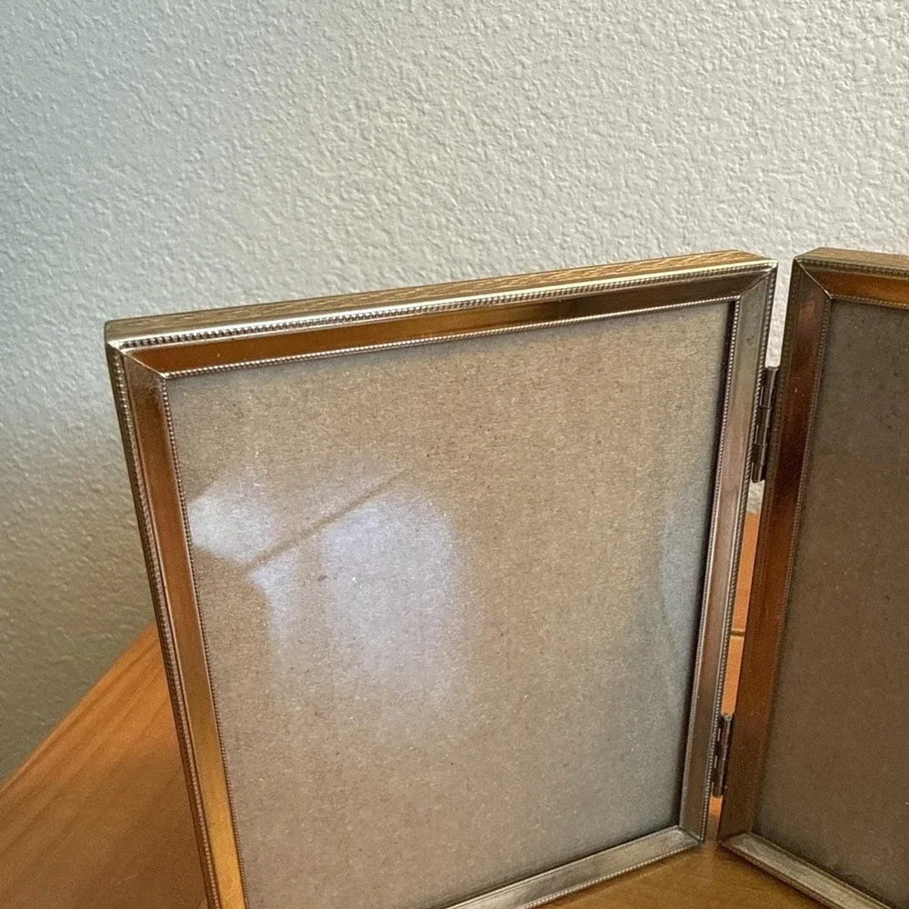 Vintage MCM Ornate Bi-Fold Metal Double Picture Photo Frames‎ 3x5 & 5x7